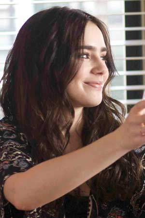 Lily Collins Un invierno en la playa