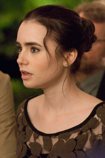 Lily Collins Un invierno en la playa