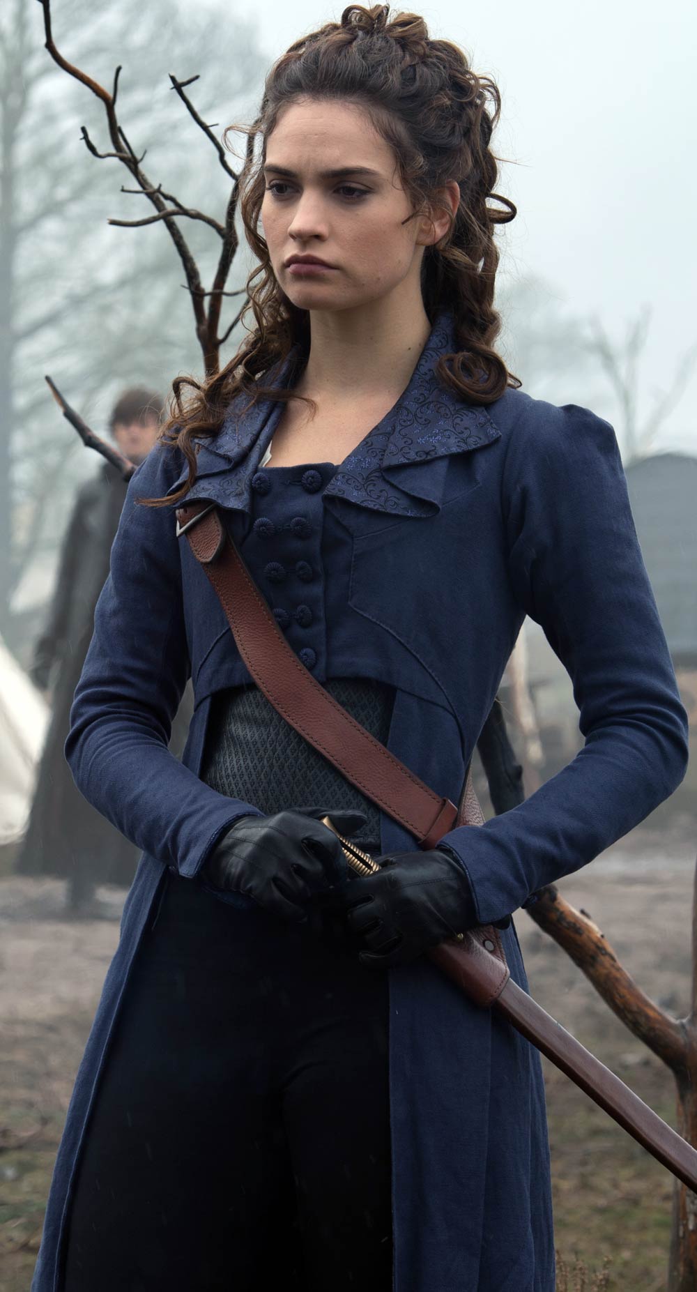 Lily James foto Orgullo + Prejuicio + Zombis / 12 de 26