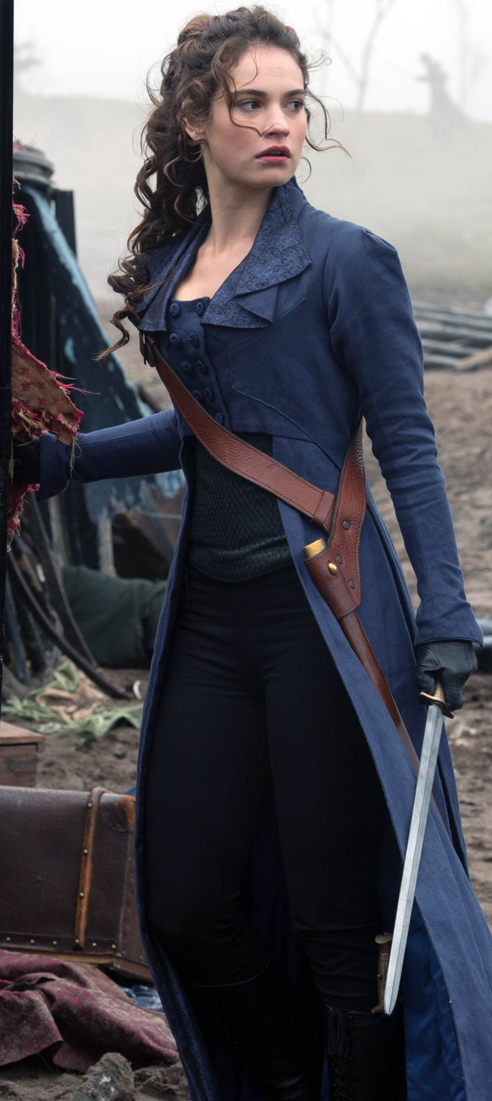 Lily James foto Orgullo + Prejuicio + Zombis / 13 de 26