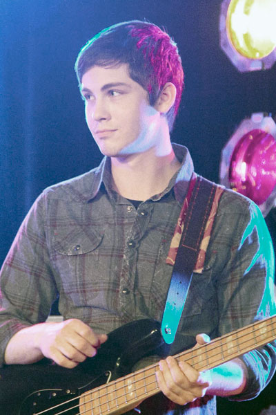 Logan Lerman Un invierno en la playa