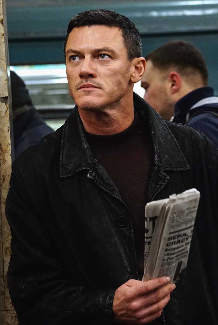 Luke Evans Anna