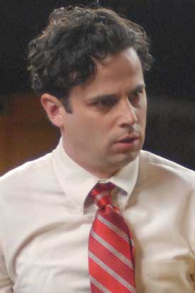 Luke Kirby Un trabajo embarazoso