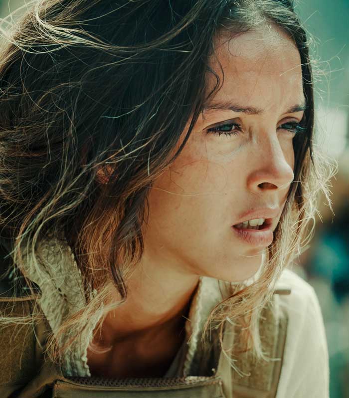 Lyna Khoudri 13 días, 13 noches