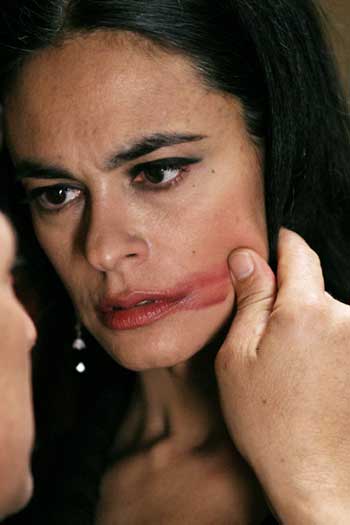 Maria Grazia Cucinotta Flores negras