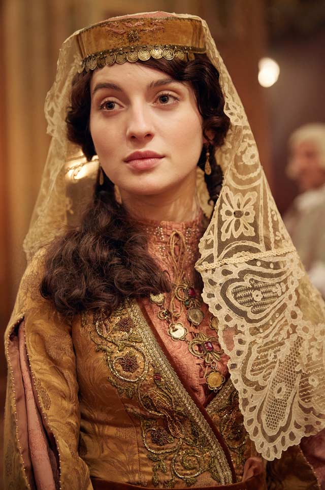 María Valverde Ali & Nino