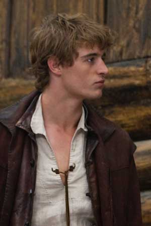 Max Irons Caperucita Roja