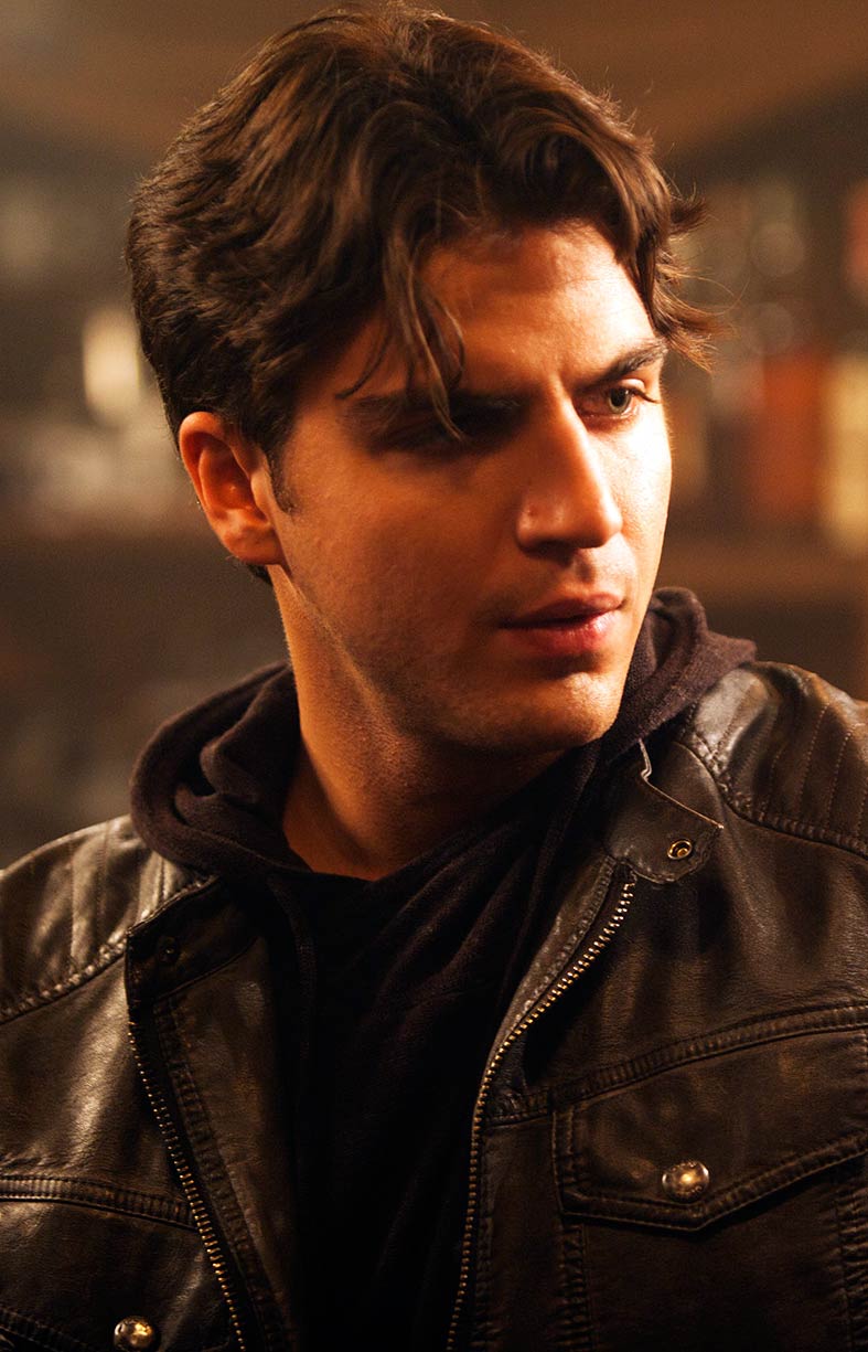 Maxi Iglesias Asesinos inocentes