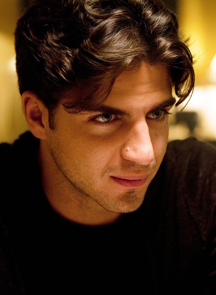 Maxi Iglesias Asesinos inocentes