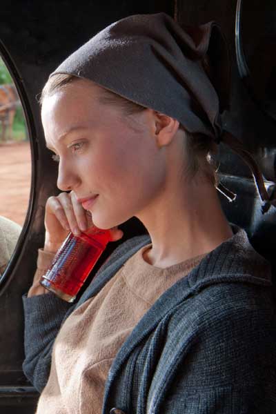 Mia Wasikowska Sin ley