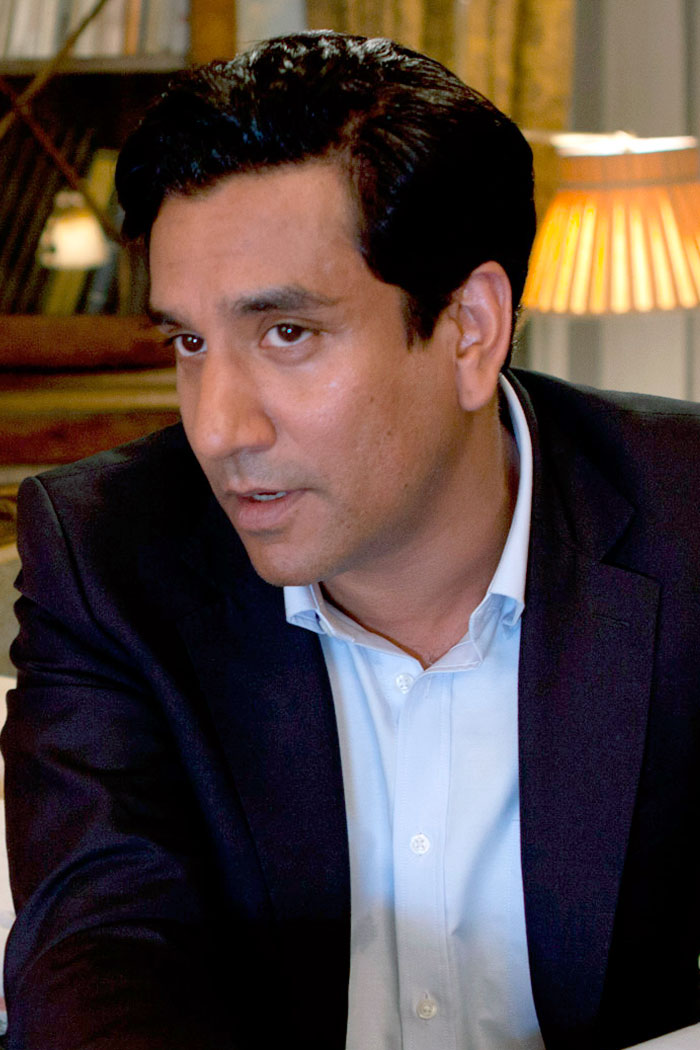 Naveen Andrews Diana