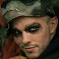 Nicholas Hoult Cómo robar un banco
