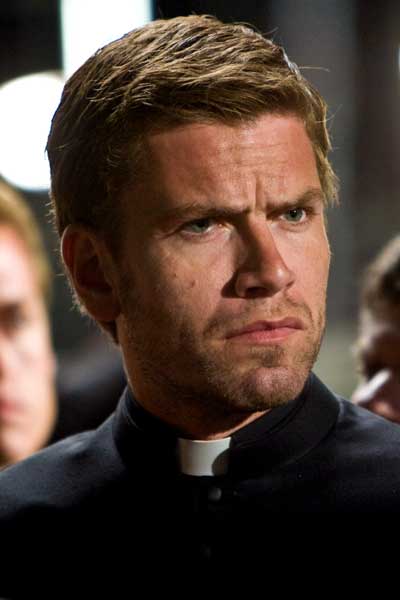 Nikolaj Lie kaas Ángeles y demonios