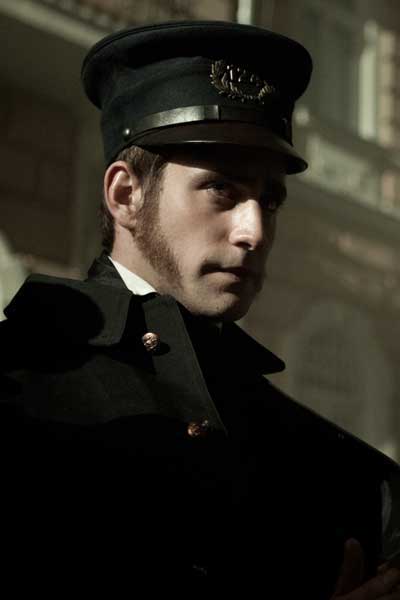 Oliver Jackson-Cohen El enigma del cuervo