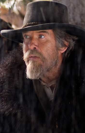 Pierce Brosnan Enfrentados