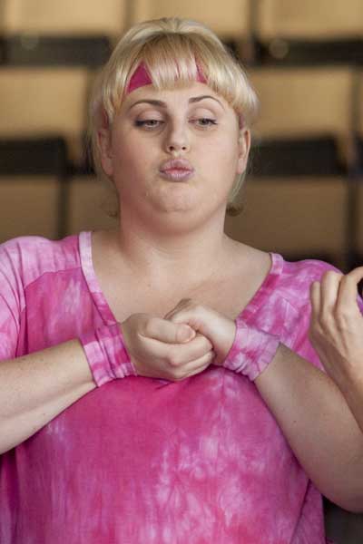 Rebel Wilson Dando la nota