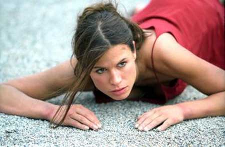 Rhona Mitra Sin aliento