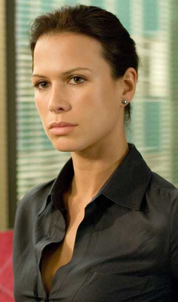 Rhona Mitra Shooter: el tirador