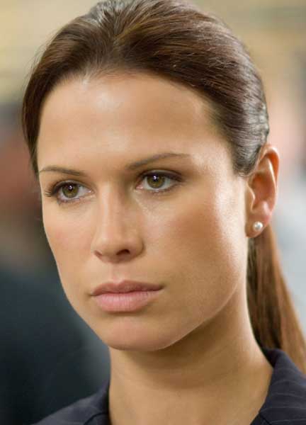 Rhona Mitra Shooter: el tirador