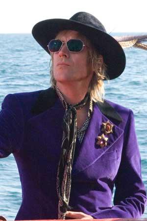 Rhys Ifans Radio encubierta