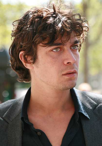 Riccardo Scamarcio Edén al Oeste
