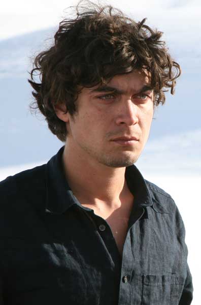 Riccardo Scamarcio Edén al Oeste