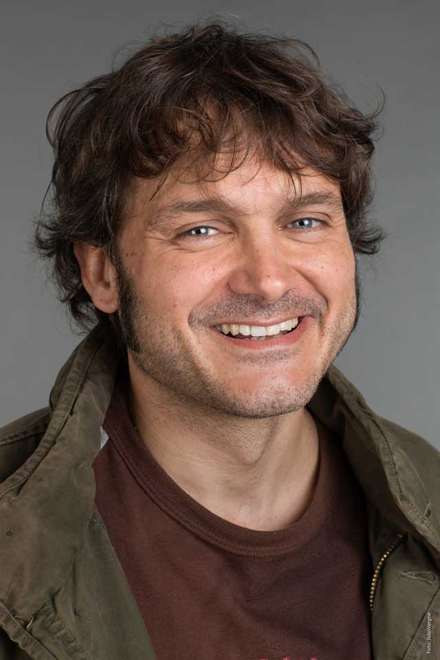 Salva Reina Antes de la quema Posado