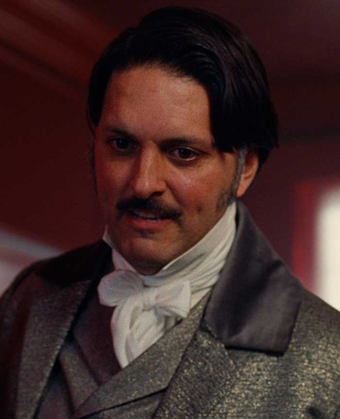 Shazad Latif Cumbres borrascosas