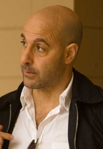 Stanley Tucci Algo pasa en Hollywood