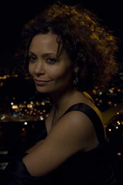 Thandiwe Newton Corredor de fondo