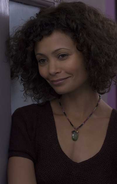 Thandiwe Newton Corredor de fondo