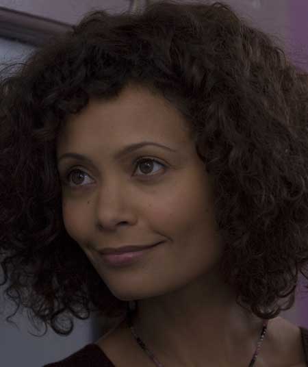 Thandiwe Newton Corredor de fondo