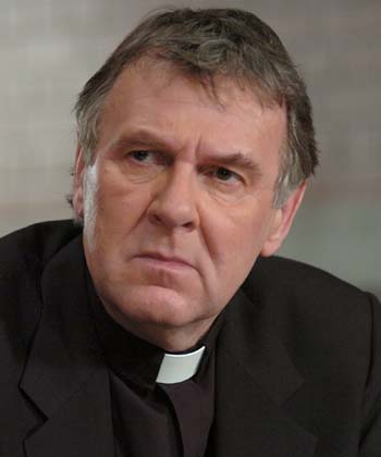 Tom Wilkinson El Exorcismo de Emily Rose