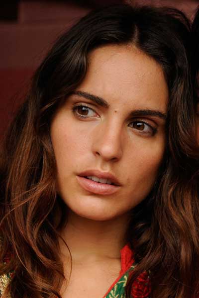 Verónica Echegui Katmandú, un espejo en el cielo