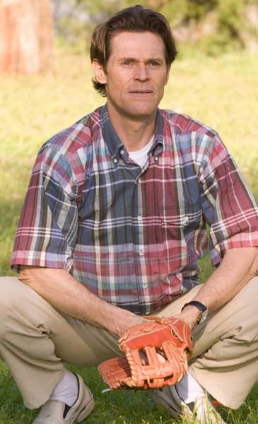 Willem Dafoe Luciérnagas en el jardín