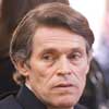 Willem Dafoe Luciérnagas en el jardín