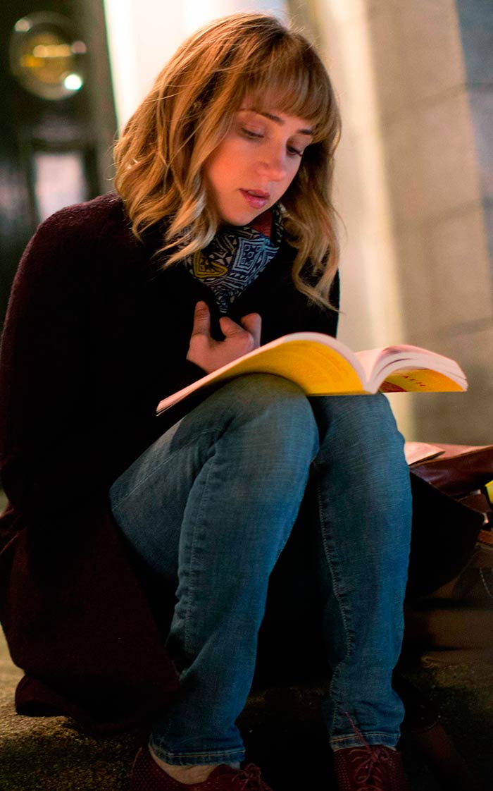 Zoe Kazan Amigos de más