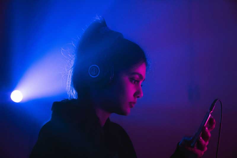 Escuchando música