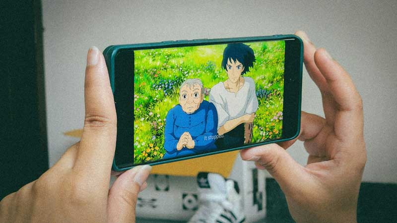 Viendo anime en smartphone