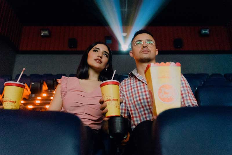 Pareja en el cine