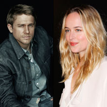 Charlie Hunnam y Dakota Johnson en Cincuenta sombras de Grey