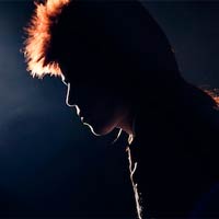 Elena Anaya entre David Bowie y Underworld