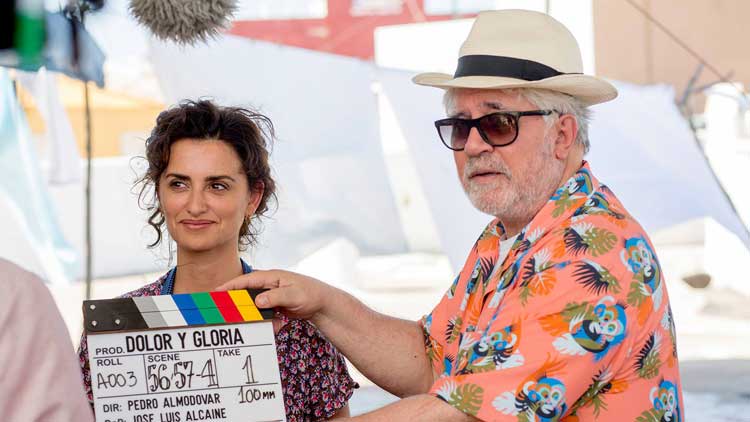 Penélope Cruz y Pedro Almodóvar en el rodaje de 'Dolor y gloria'