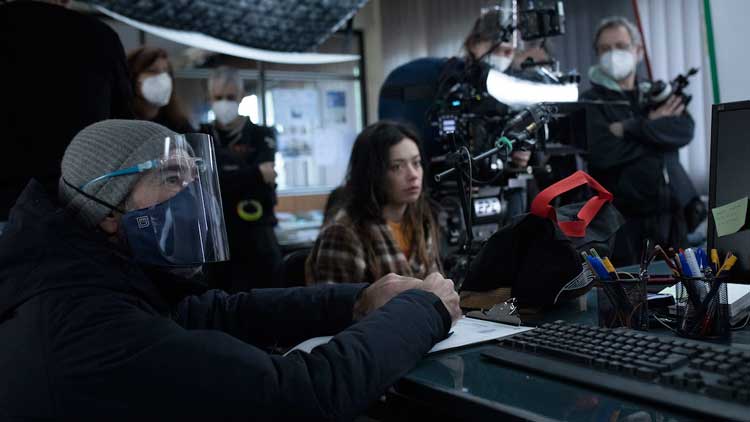 Jaime Rosales y Anna Castillo en el marco del rodaje de la película 'Girasoles silvestres'