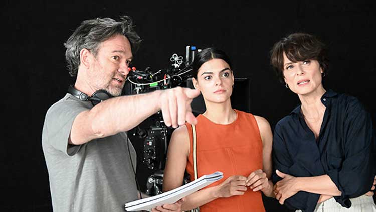 El director Fran Torres con las actrices Aitana Sánchez Gijón y Cumelen Sanz