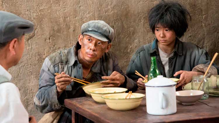 Fotograma de la película 'Yi miao zhong / One second (Un segundo)' de Zhang Yimou