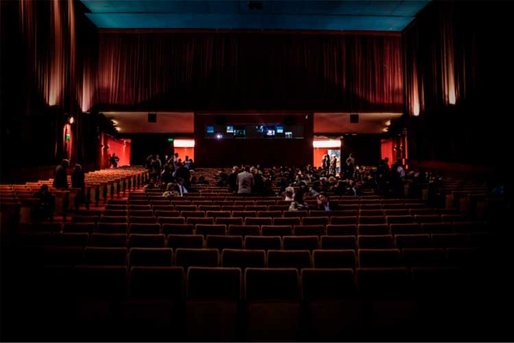 Luna de Avellaneda: Una Historia de Comunidad, Lucha y Esperanza