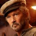 Indiana Jones y el Dial del Destino cartel reducido Antonio Banderas