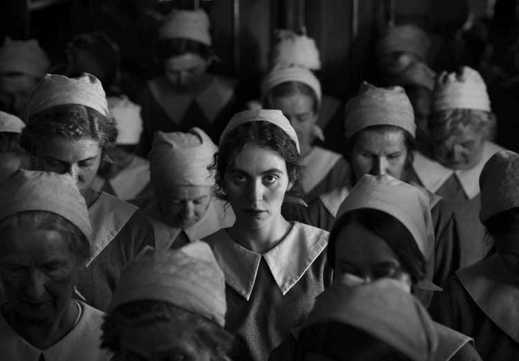 La chica de la aguja