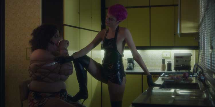 ¡Caigan las rosas blancas!